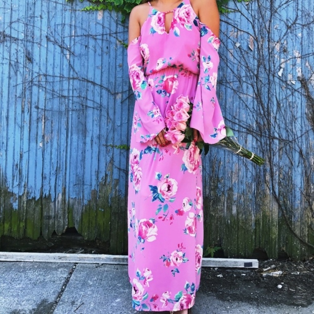 🎉HP🎉Boutique Cold Shoulder Rose Print Maxi Dress